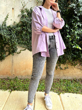 Cargar imagen en el visor de la galería, CAMISA OVERSIZED CUELLO Y BOTONES LILA
