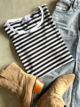 Cargar imagen en el visor de la galería, CAMISETA RAYAS
