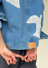 Cargar imagen en el visor de la galería, Chaqueta Con Apliques Denim Azul - Candelaria
