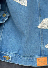 Cargar imagen en el visor de la galería, Chaqueta Con Apliques Denim Azul - Candelaria
