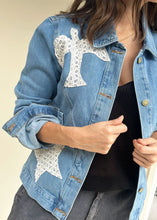 Cargar imagen en el visor de la galería, Chaqueta Con Apliques Denim Azul - Candelaria
