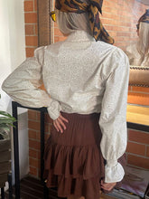 Cargar imagen en el visor de la galería, Camisa Clara ojalillo Beige
