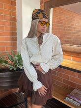 Cargar imagen en el visor de la galería, Camisa Clara ojalillo Beige

