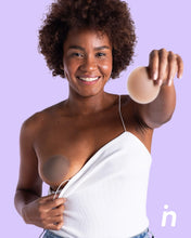 Cargar imagen en el visor de la galería, Cubrepezones de Silicona Reutilizable - Nipskin® - Nipple Covers
