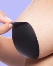 Cargar imagen en el visor de la galería, Cubre Pezón de Silicona Negro - Nipskin
