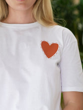 Cargar imagen en el visor de la galería, Camiseta Dina corazón amor Blanco
