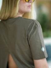Cargar imagen en el visor de la galería, Camiseta Dina corazon destellos Mantequilla Cafe
