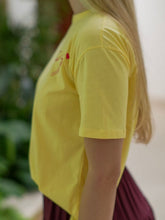 Cargar imagen en el visor de la galería, Camiseta Dina corazón doble Mantequilla
