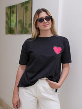 Cargar imagen en el visor de la galería, Camiseta Dina corazón amor Negro
