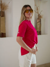 Cargar imagen en el visor de la galería, Camiseta Dina corazon destellos Rojo
