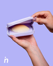 Cargar imagen en el visor de la galería, Estuche para Cubre Pezones de Silicona - Nipskin®
