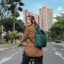 Cargar imagen en el visor de la galería, Morral Explorador Verde Labranza
