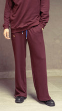 Cargar imagen en el visor de la galería, Sweatpants Vino Tinto
