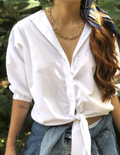Cargar imagen en el visor de la galería, Camisa Blanca Botones

