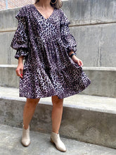 Cargar imagen en el visor de la galería, Vestido Corto Animal Print
