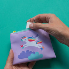 Cargar imagen en el visor de la galería, Monedero Unicornios
