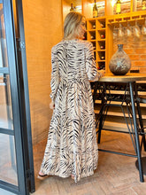 Cargar imagen en el visor de la galería, Vestido Nevada Zebra
