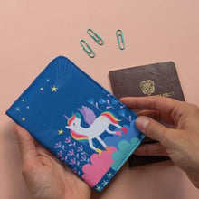 Cargar imagen en el visor de la galería, Portapasaporte Unicornio
