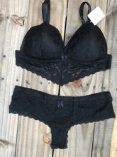 Cargar imagen en el visor de la galería, Conjunto bralette 2300
