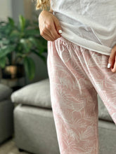 Cargar imagen en el visor de la galería, Pijama Pantalón Frida Rosa

