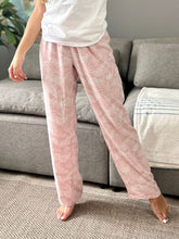 Cargar imagen en el visor de la galería, Pijama Pantalón Frida Rosa
