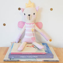 Cargar imagen en el visor de la galería, Peluche Gatica Princesa Flora
